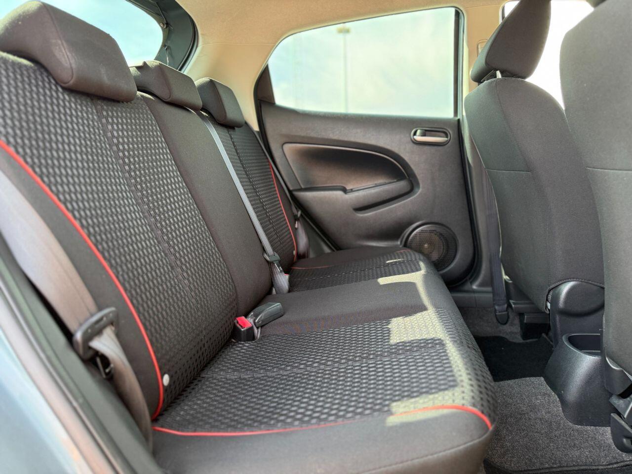Mazda Mazda2 view 13