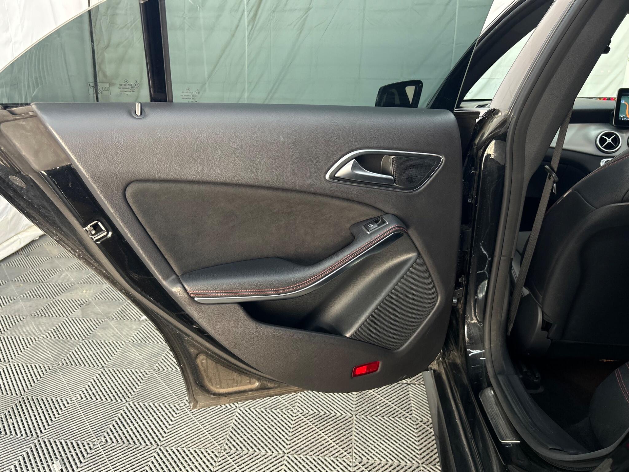Mercedes-Benz CLA view 37