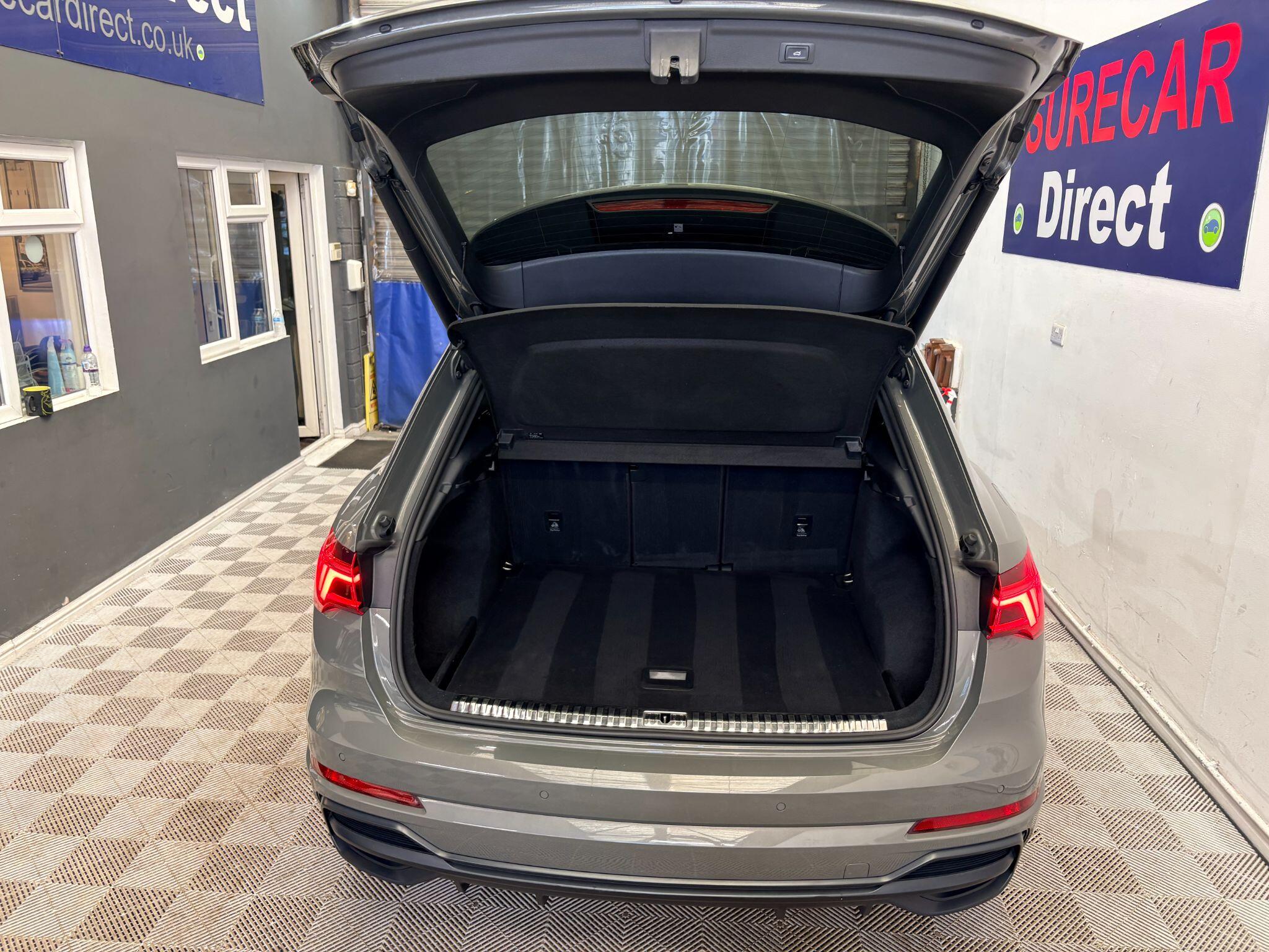 Audi Q3 view 16