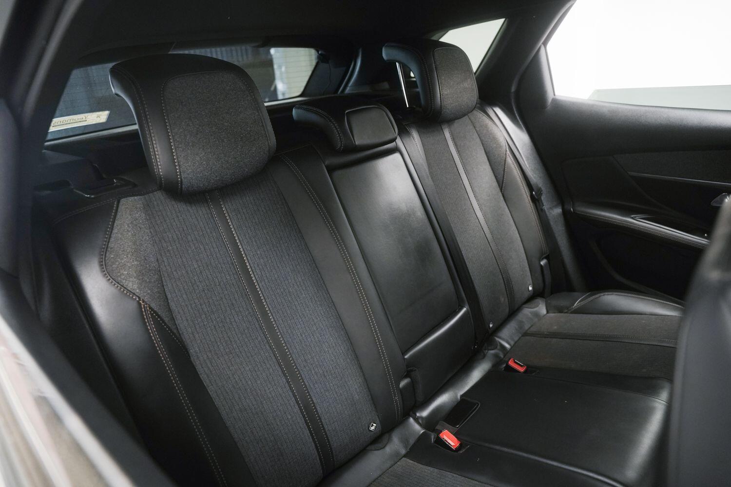 Peugeot 3008 view 13