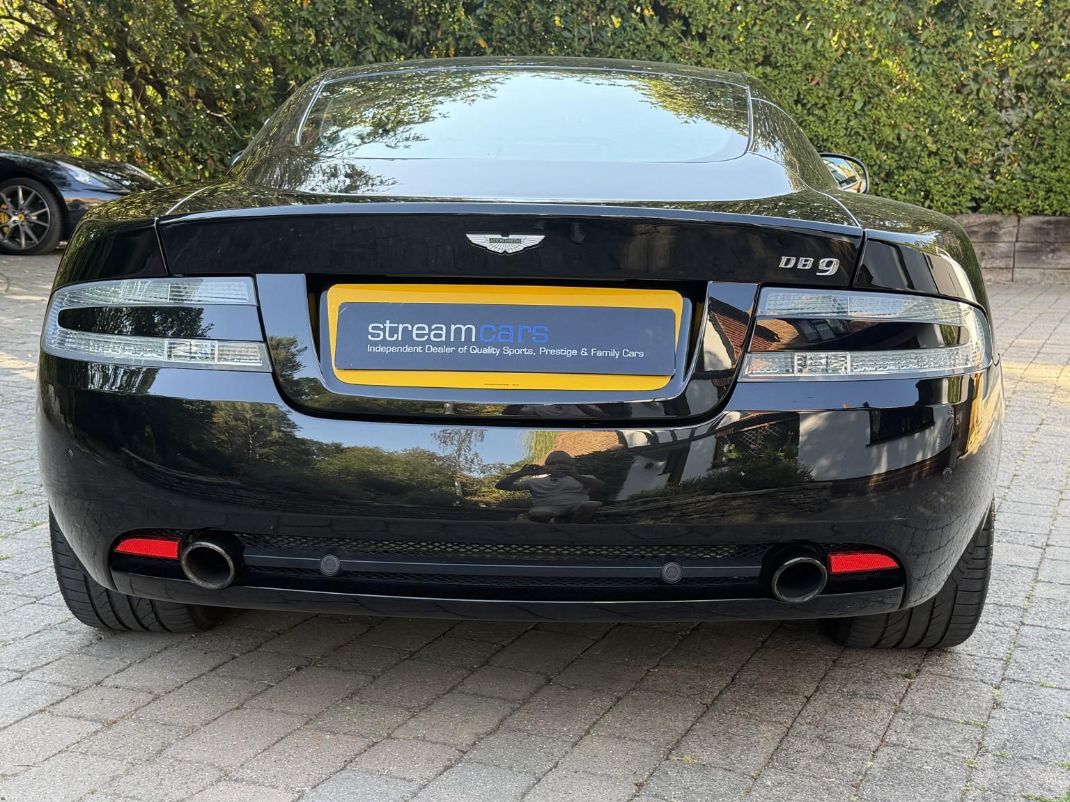 Aston Martin DB9 view 6