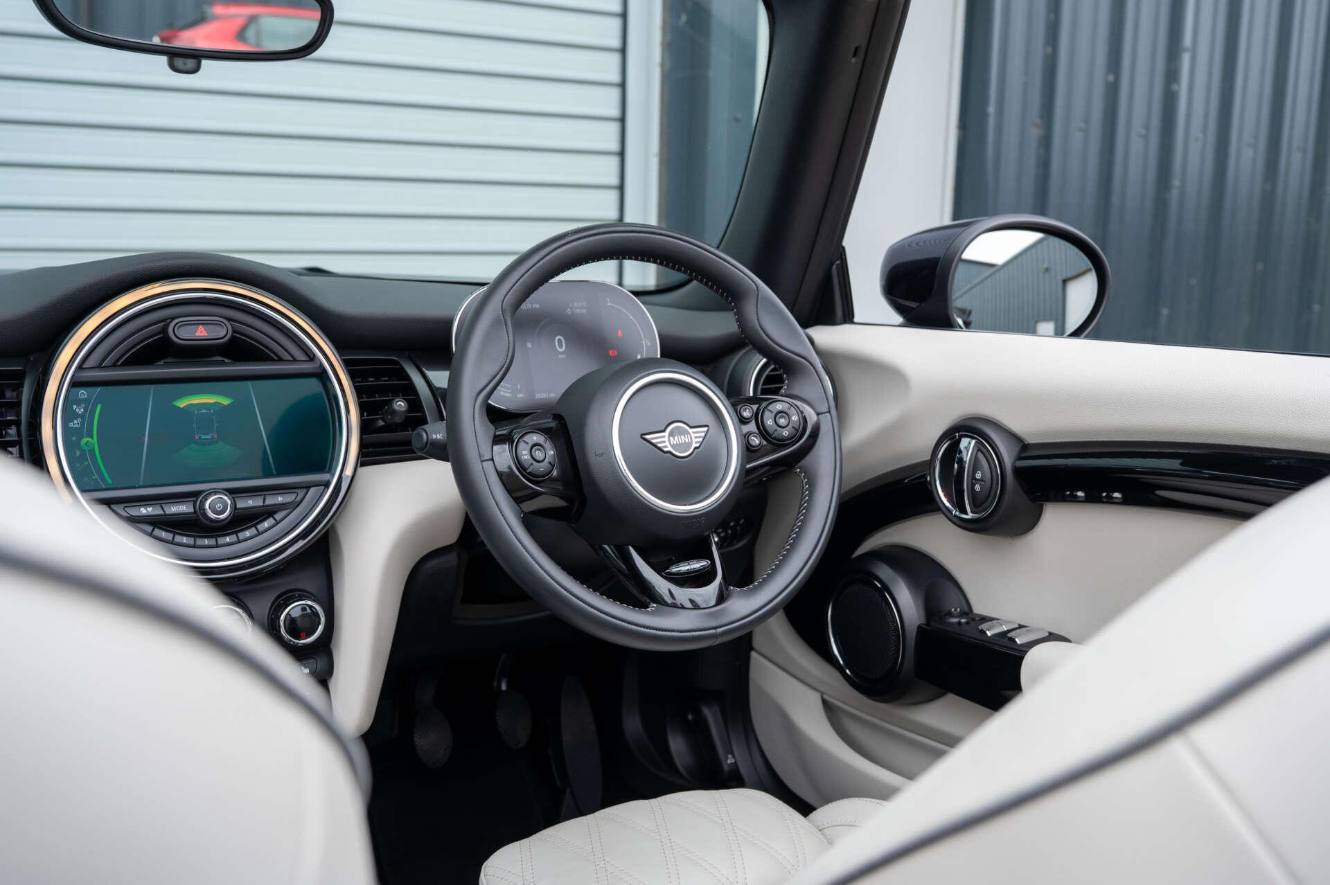 Mini Convertible view 41