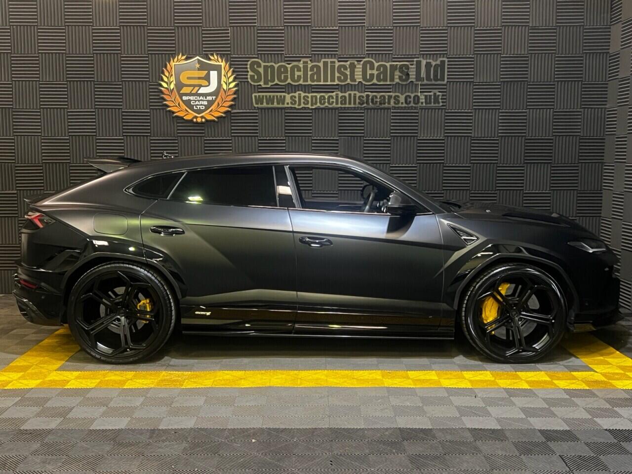 Lamborghini Urus view 2