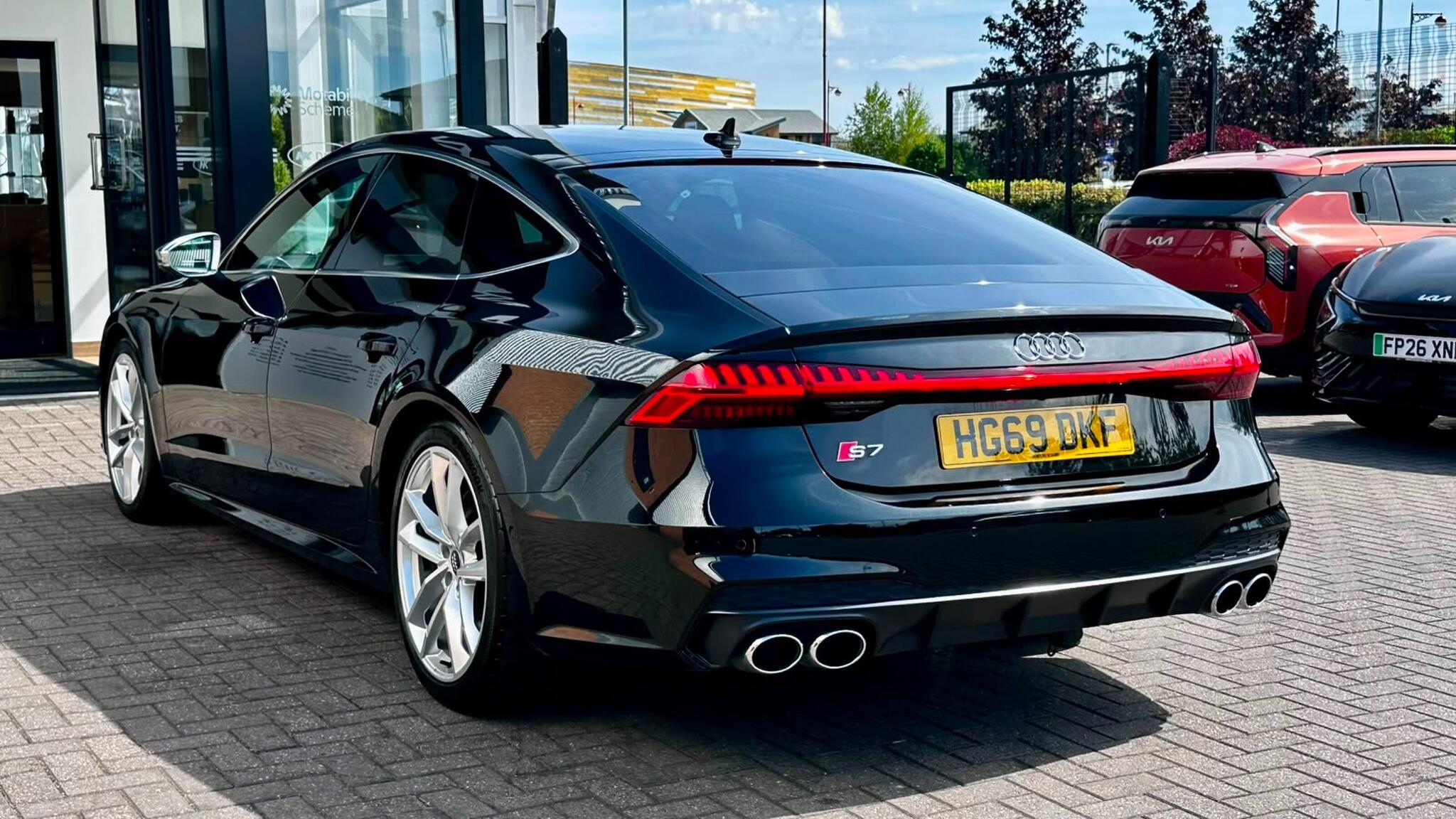 Audi Audi S7 view 11