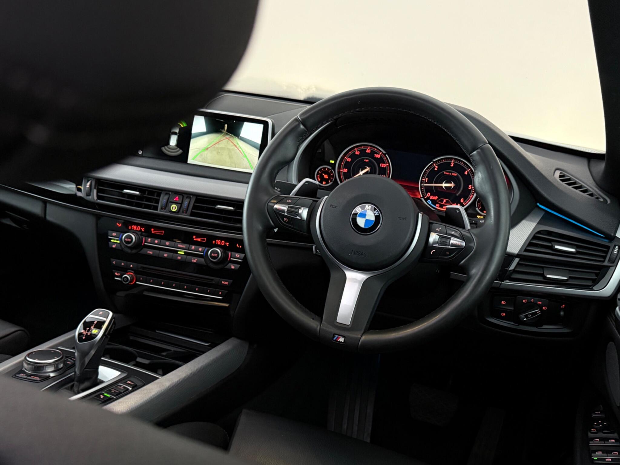 BMW X5 view 14