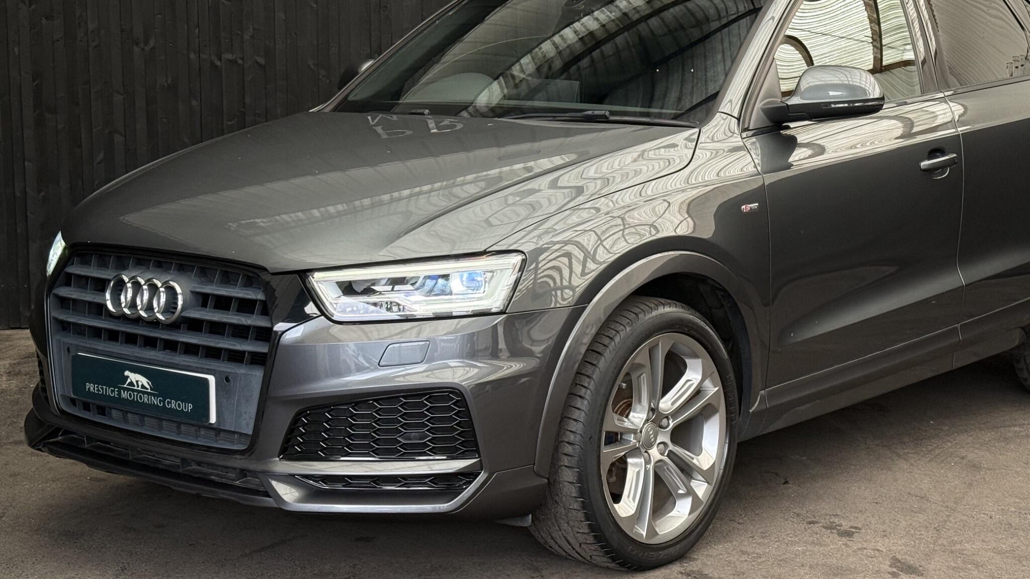 Audi Q3 view 8