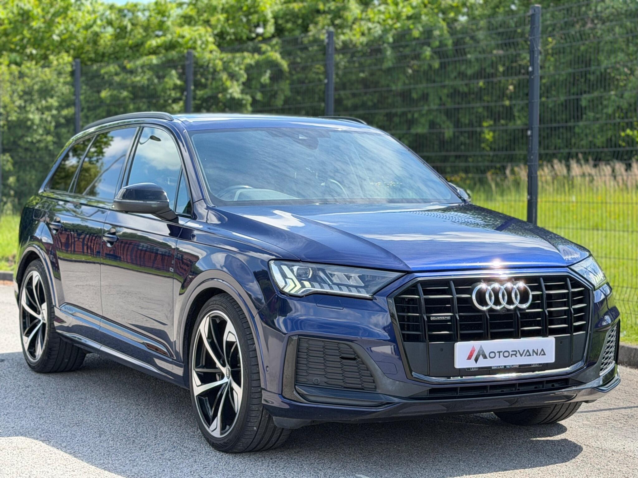 Audi Q7 view 7
