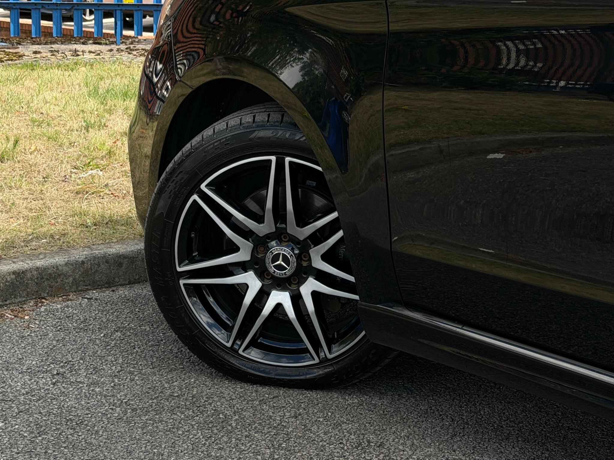 Mercedes-Benz V Class view 24