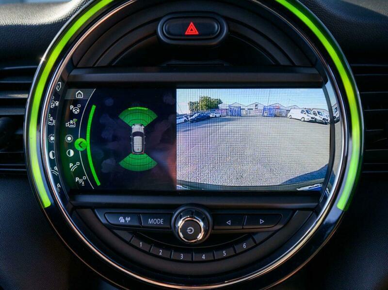 Mini Hatch view 33