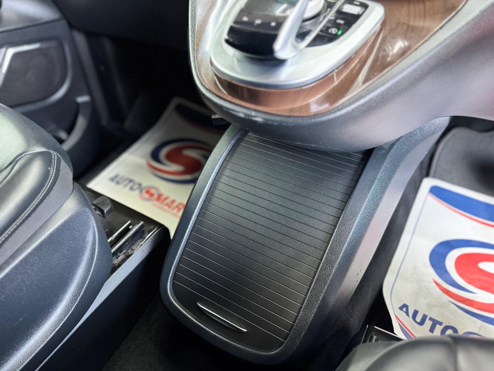 Mercedes-Benz V-Class view 48