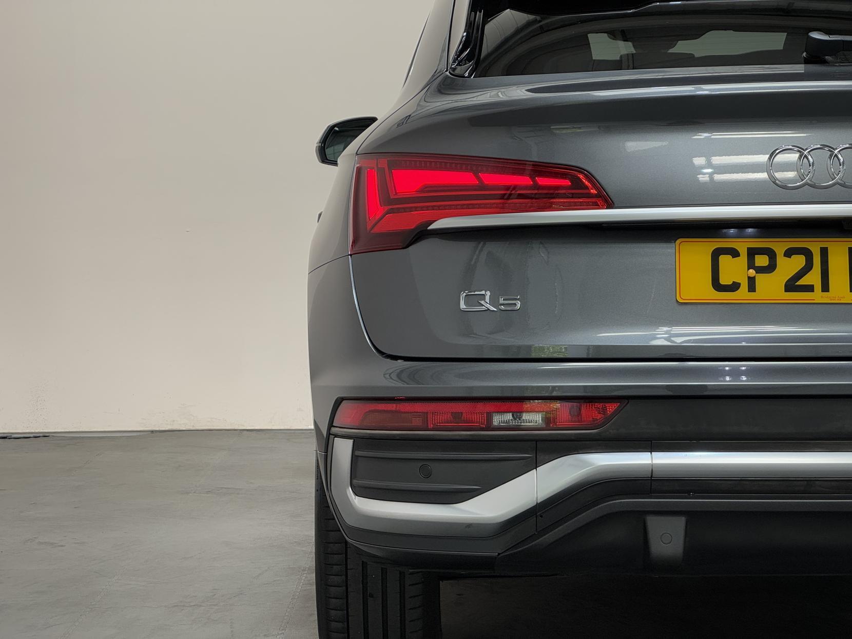 Audi Q5 view 14