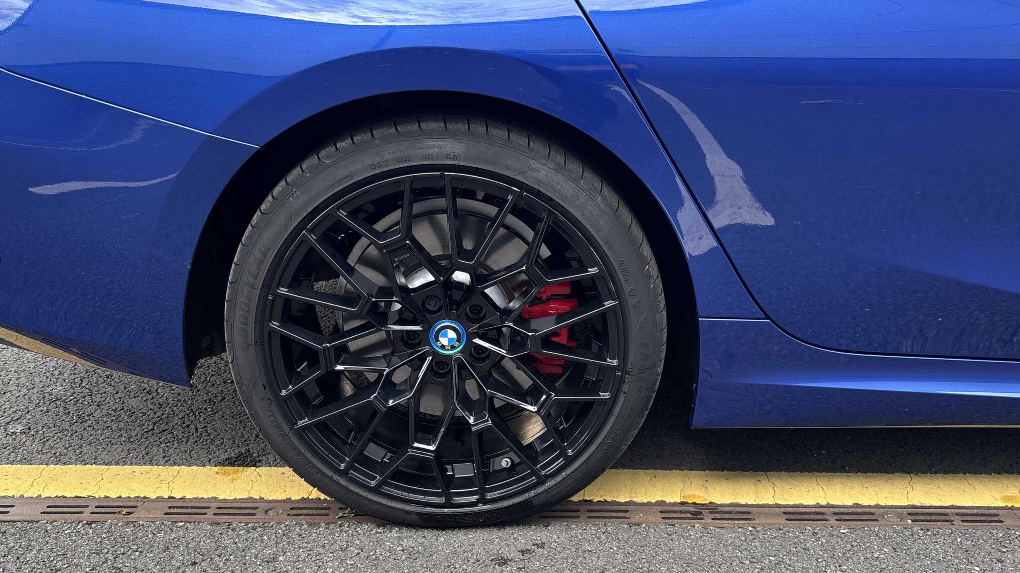 BMW 3 Series view 19