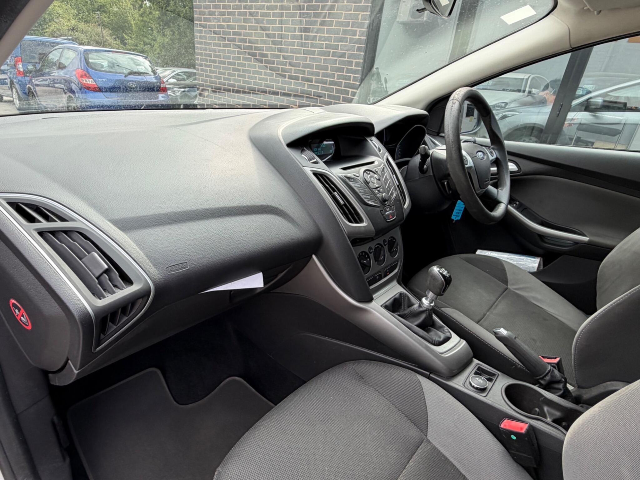 Ford Focus view 16