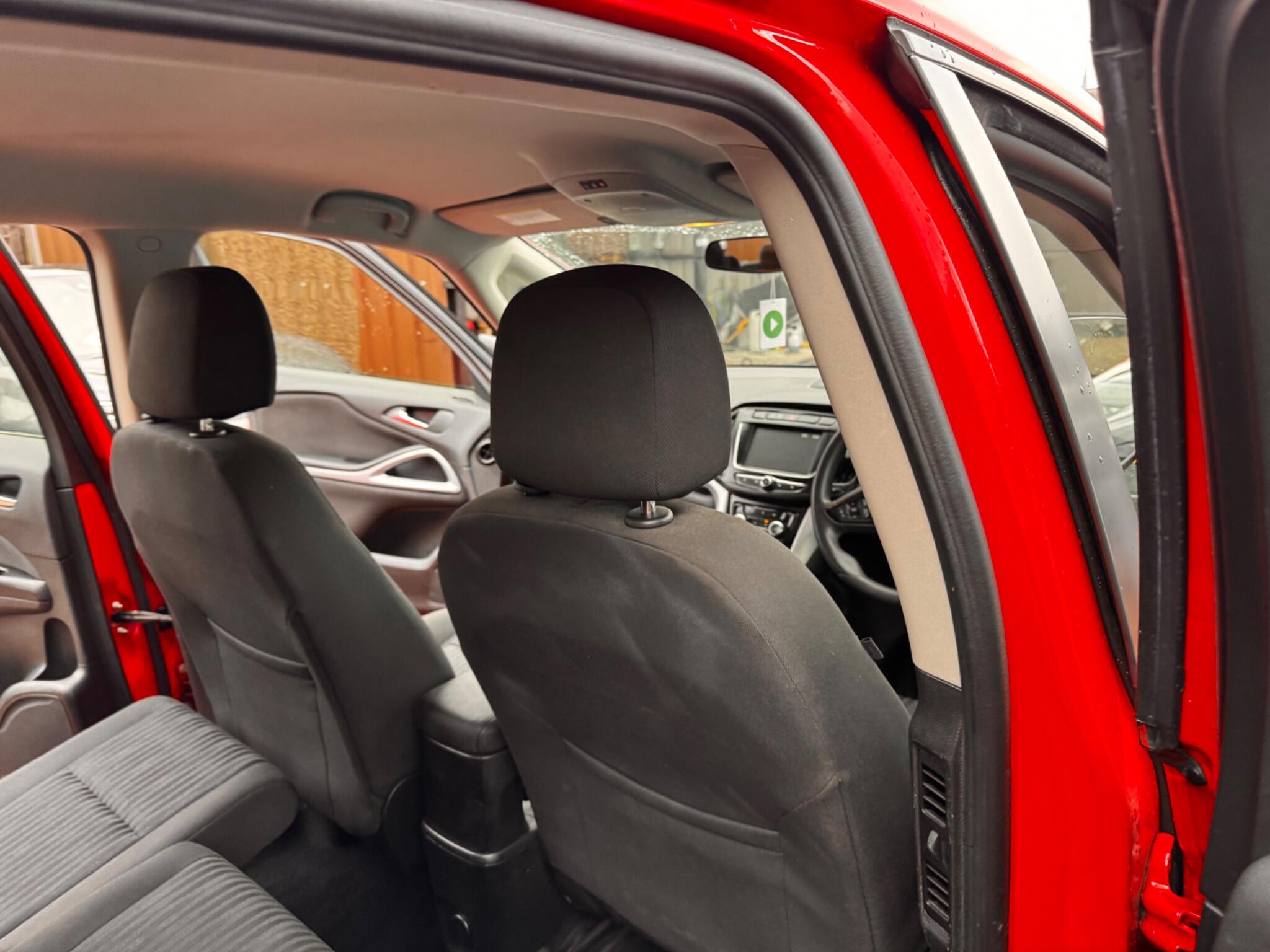 Vauxhall Zafira Tourer view 26