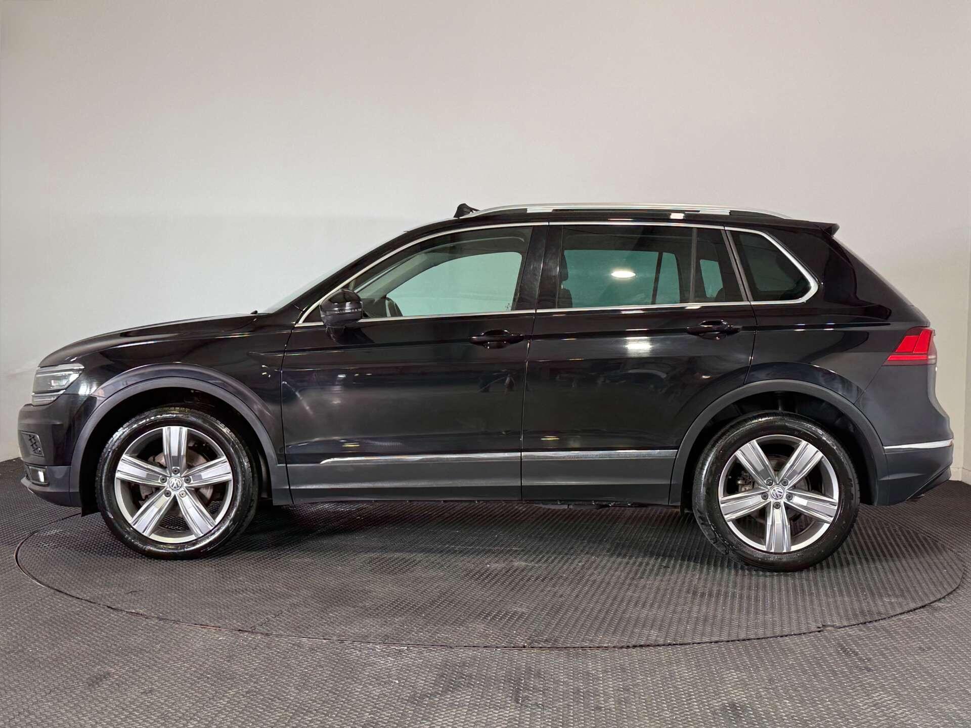 Volkswagen Tiguan view 4
