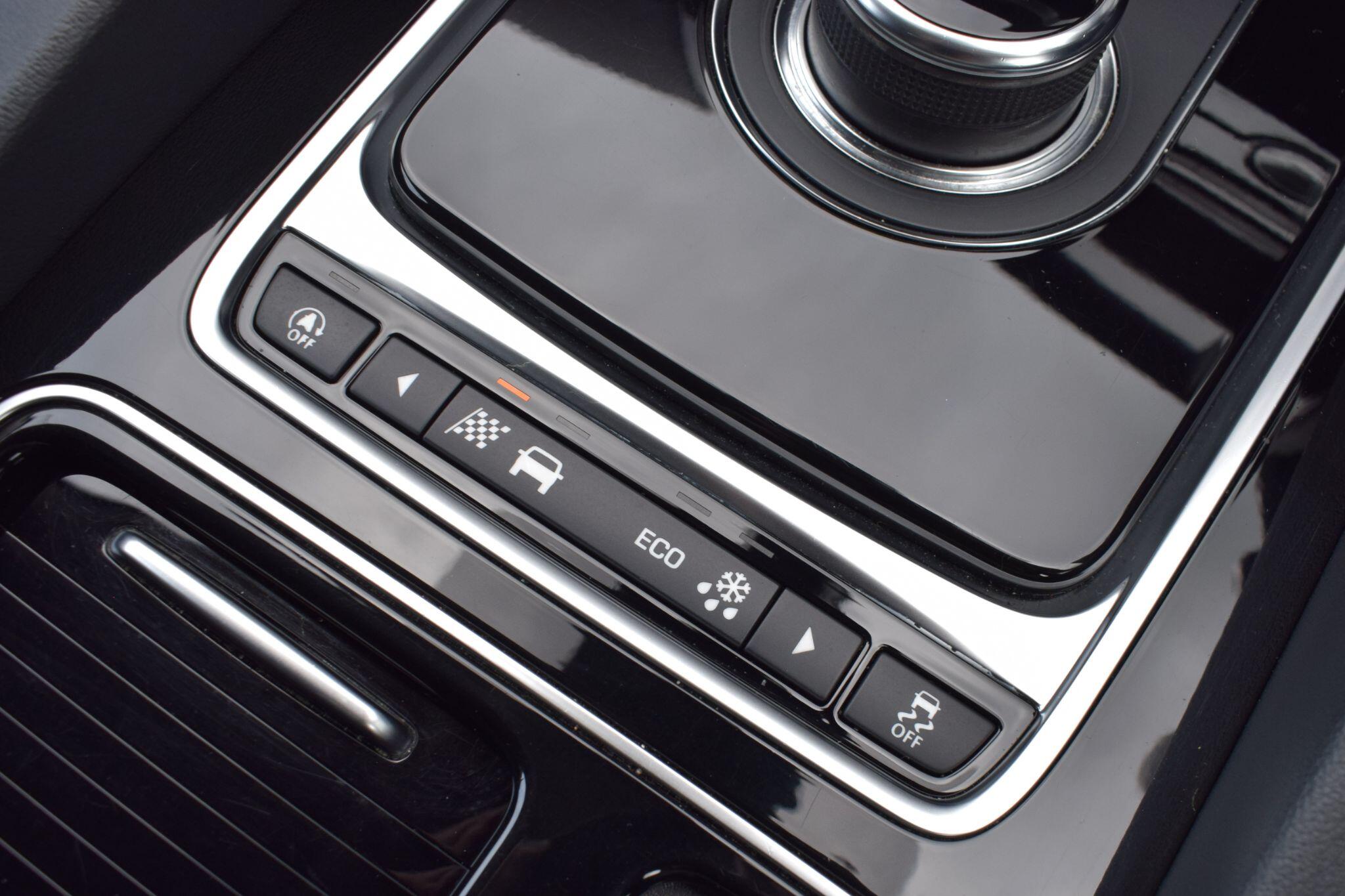 Jaguar F-Pace view 12