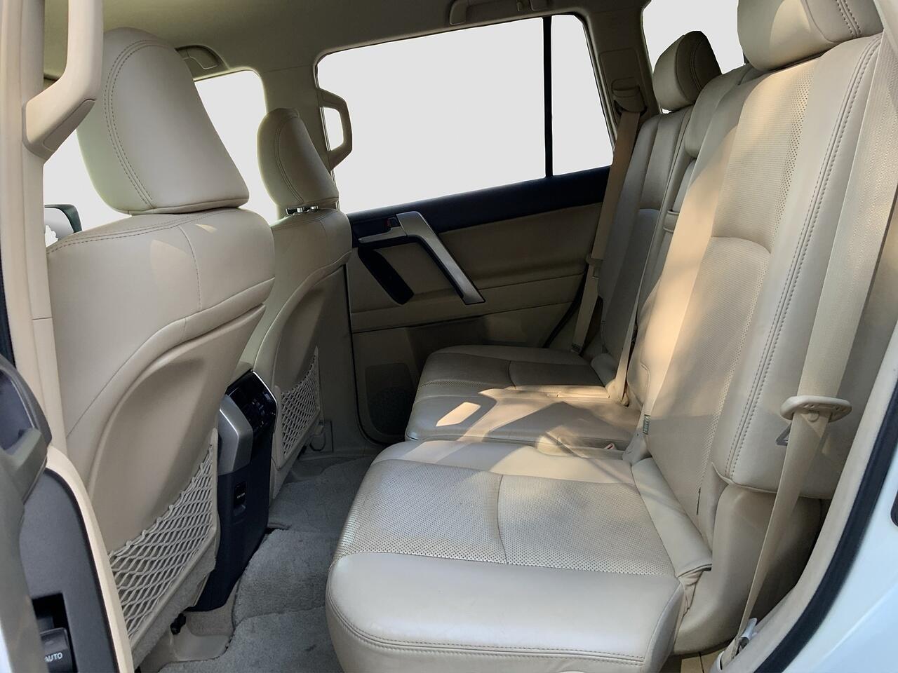 Toyota Land Cruiser view 18