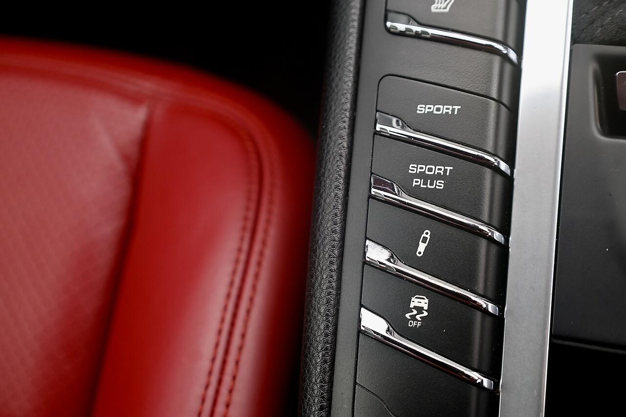 Porsche Macan view 35