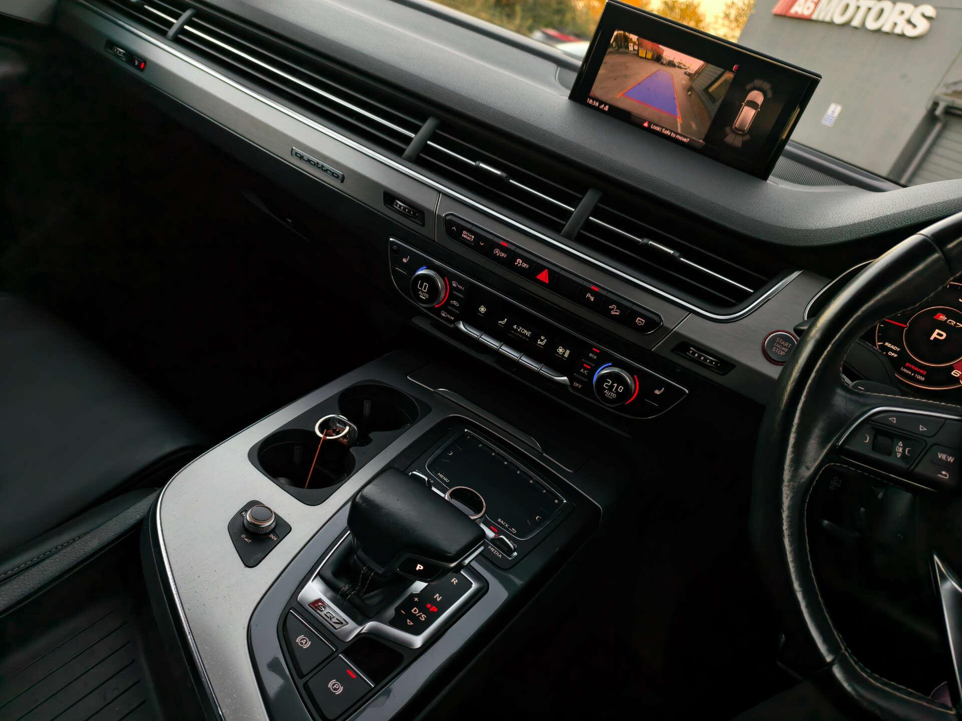 Audi SQ7 view 34