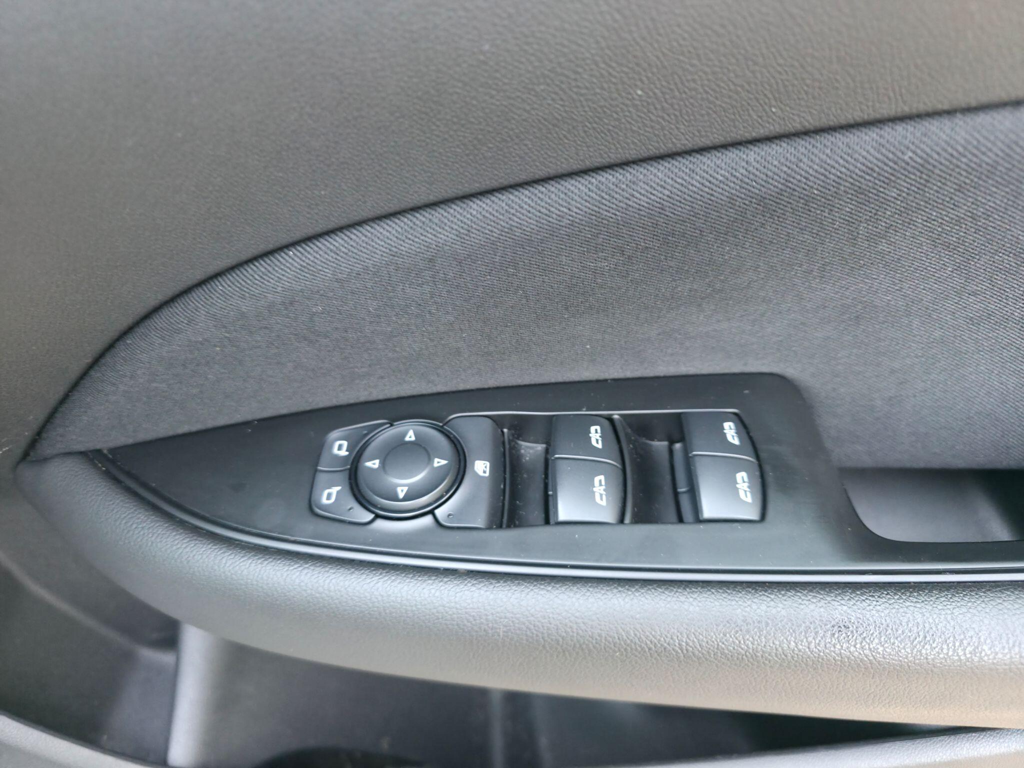 Vauxhall Insignia view 32