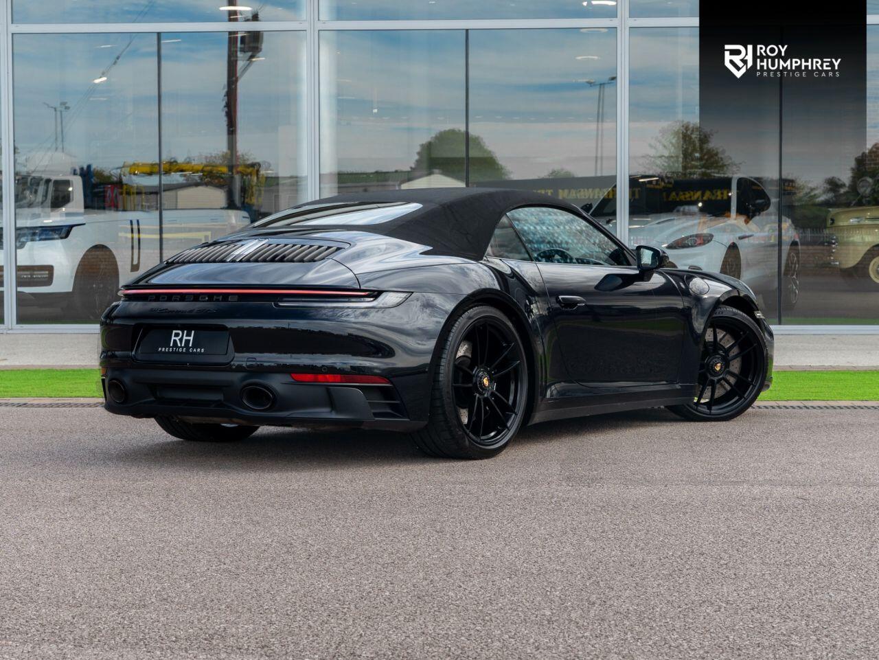 Porsche 911 view 4
