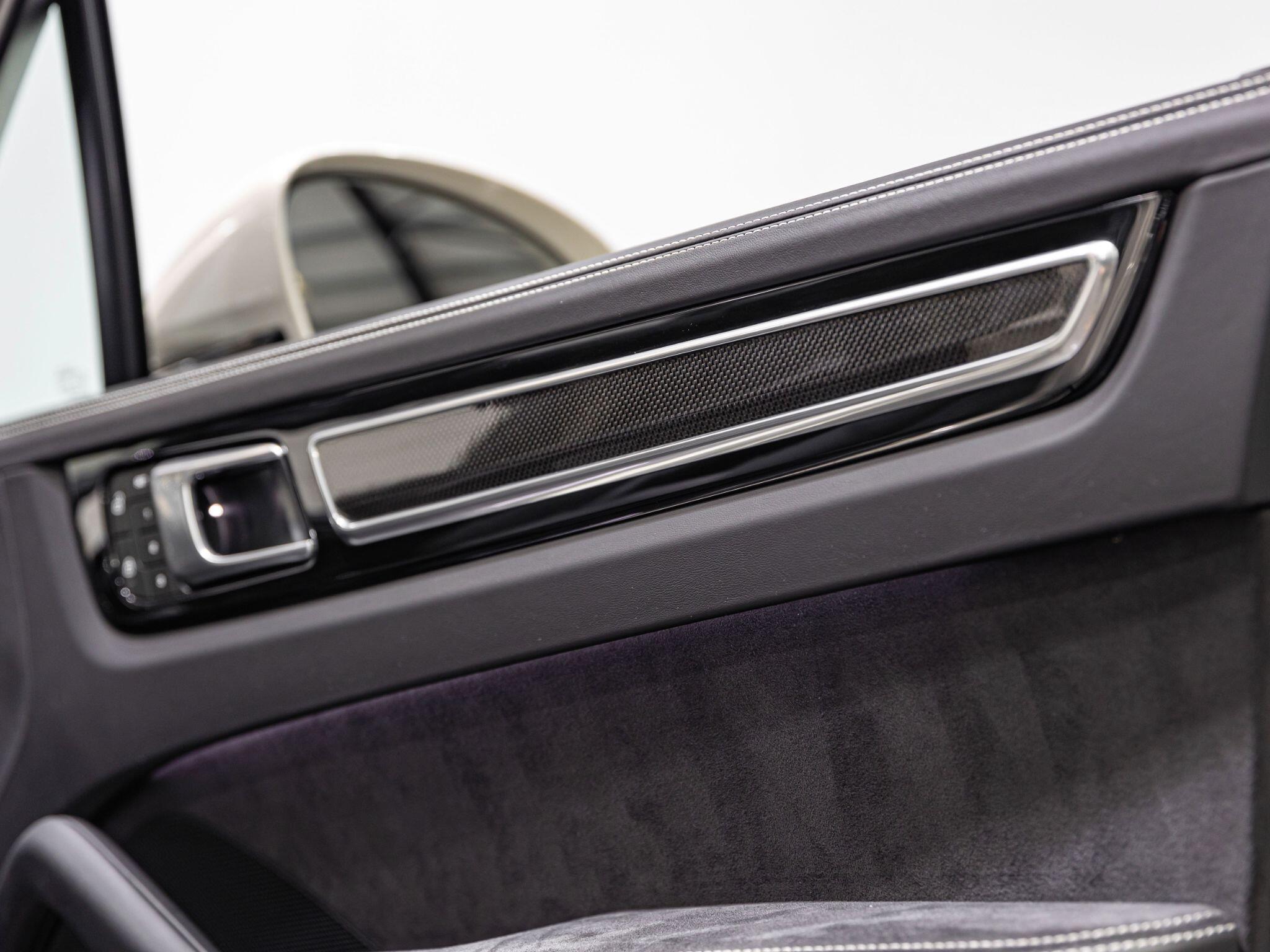 Porsche Cayenne view 28