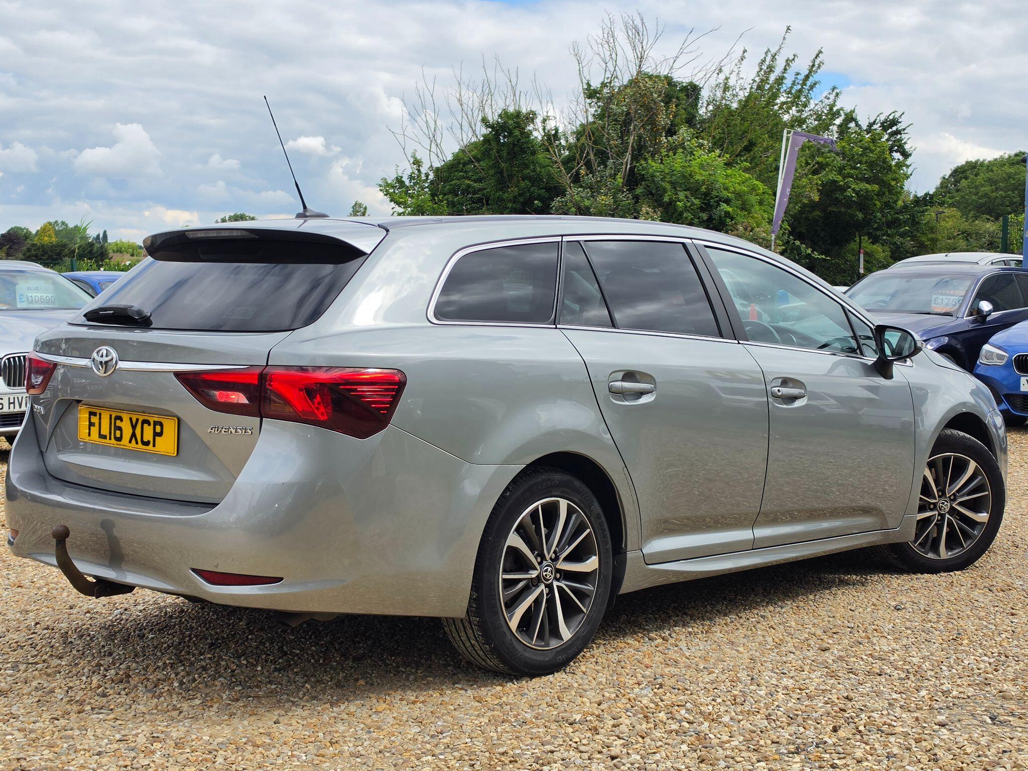 Toyota Avensis view 3