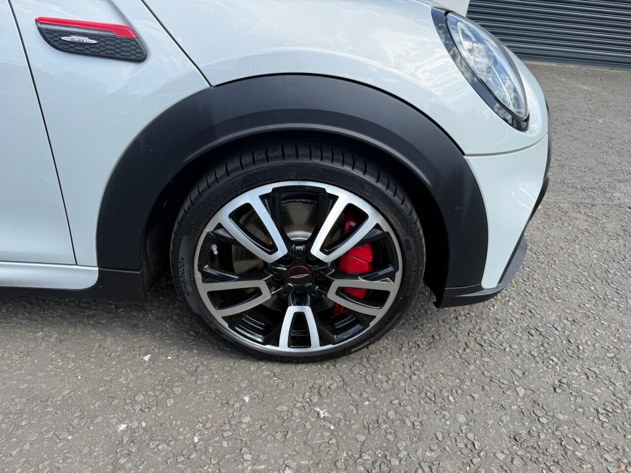 Mini Hatch view 31