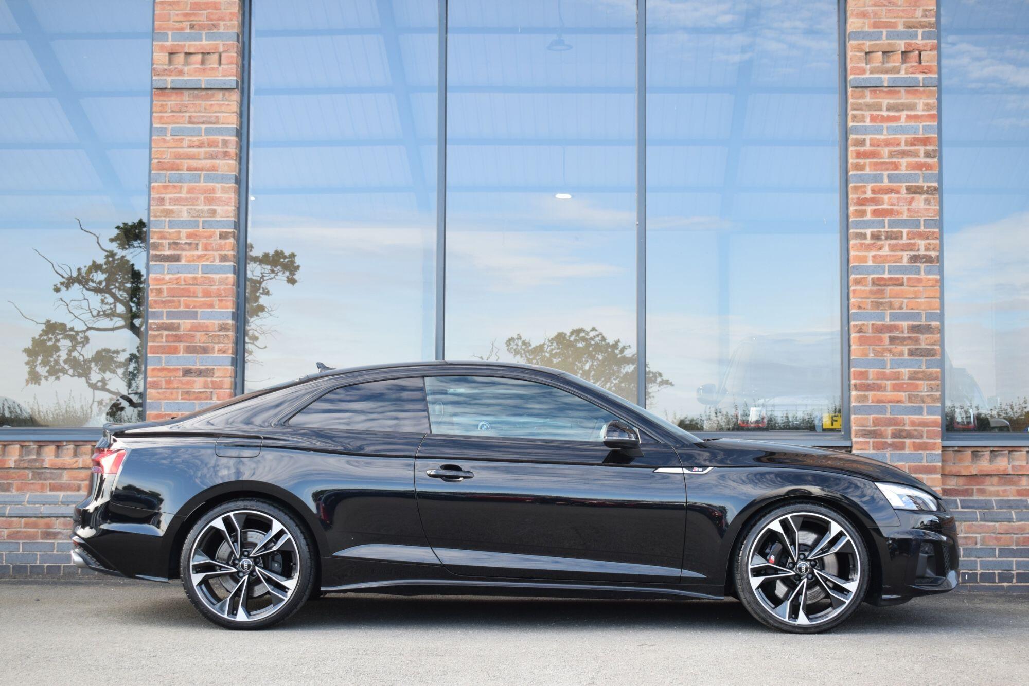 Audi S5 view 9