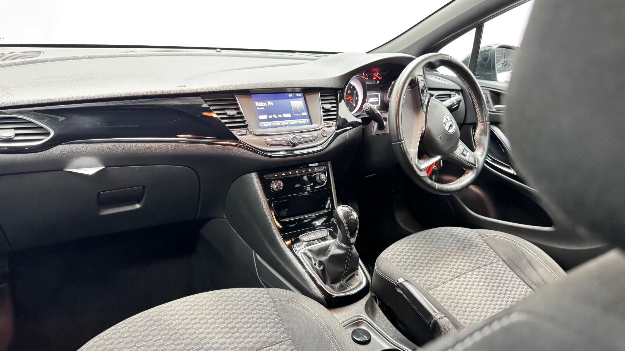 Vauxhall Astra view 4