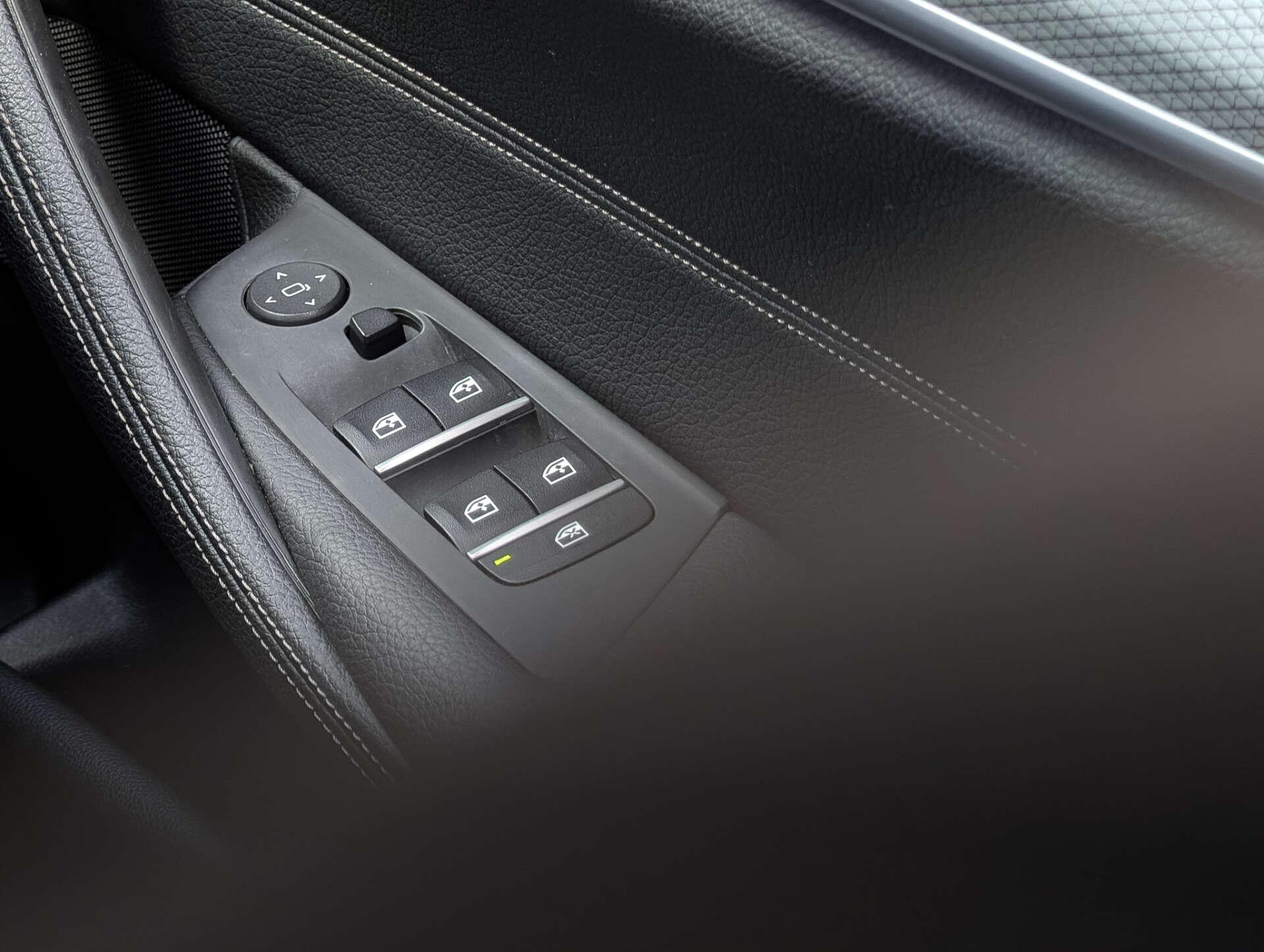 BMW 5 Series view 27