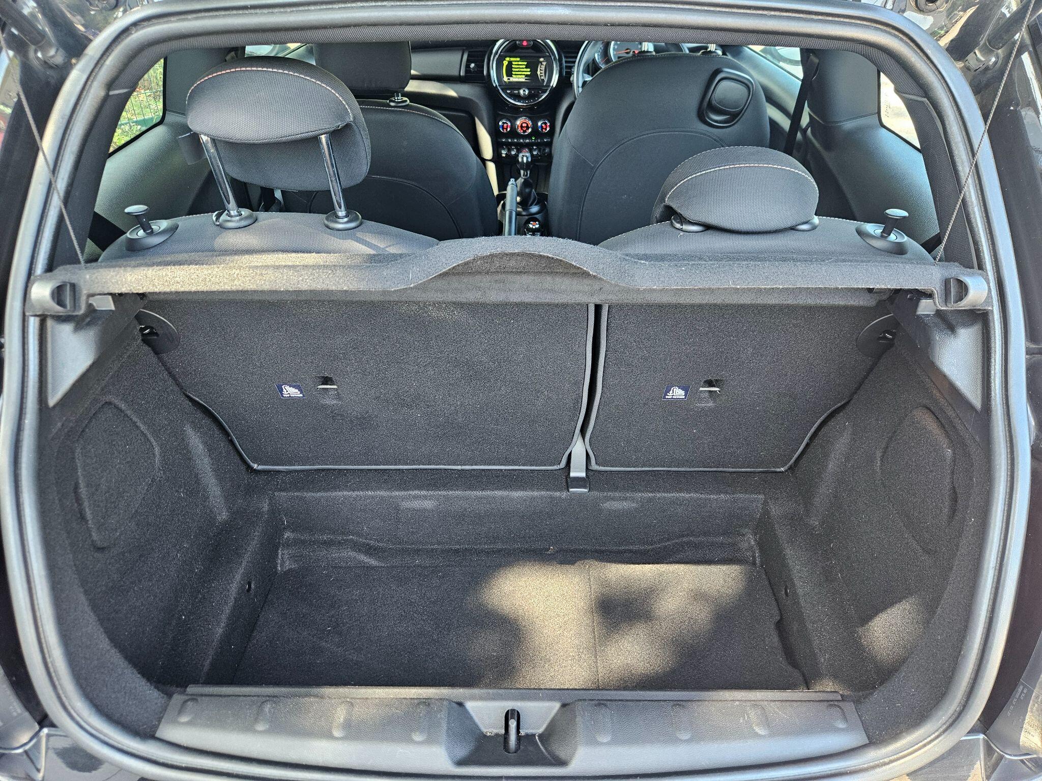 2018 MINI Hatch image 36