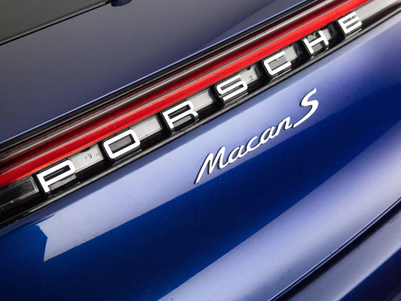Porsche Macan view 13