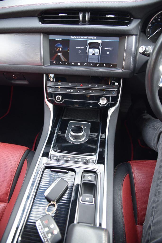 Jaguar XF view 37
