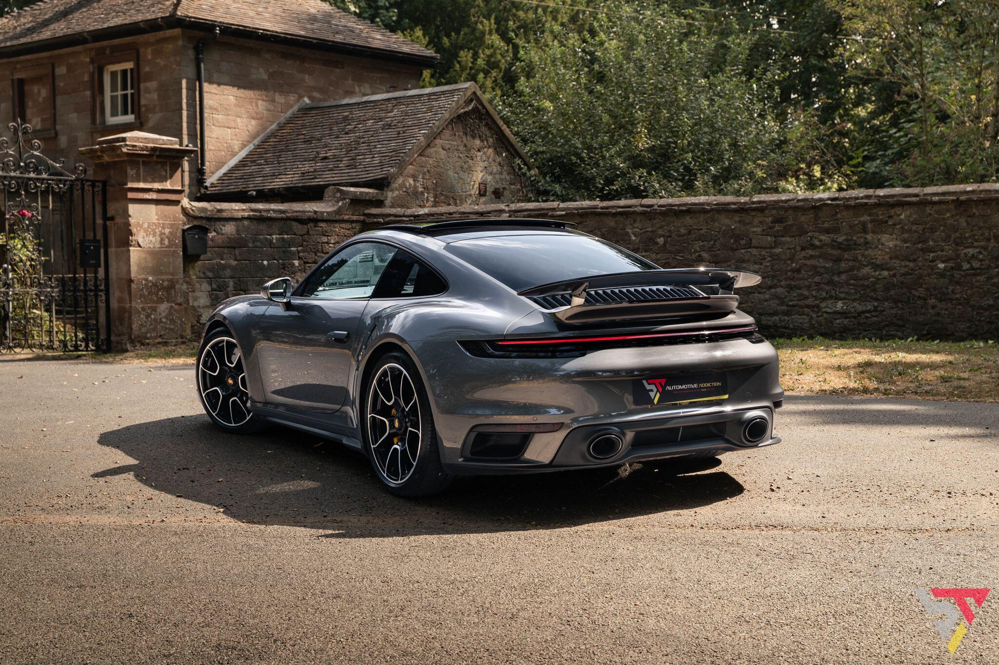 Porsche 911 view 16