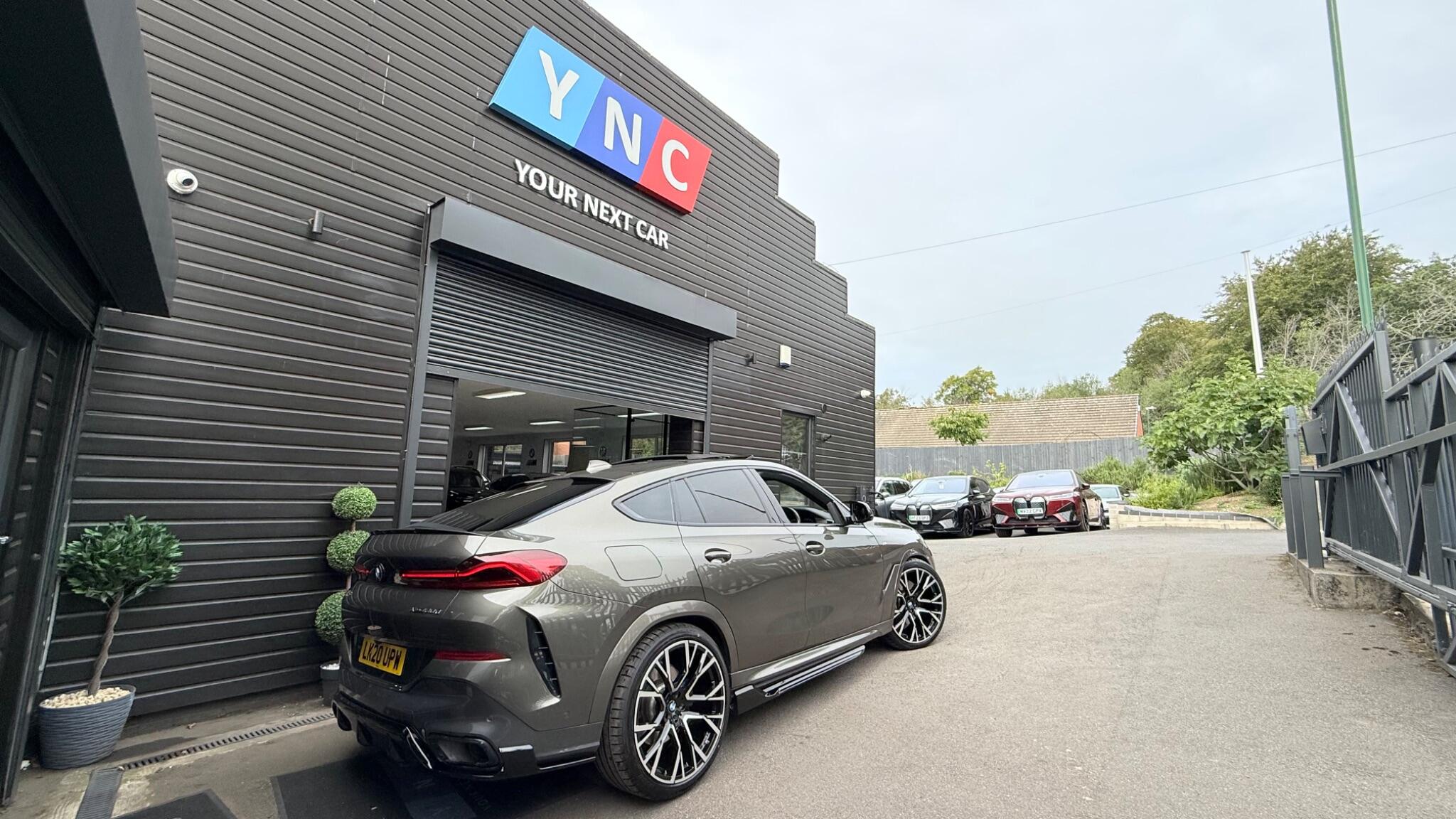 BMW X6 view 3