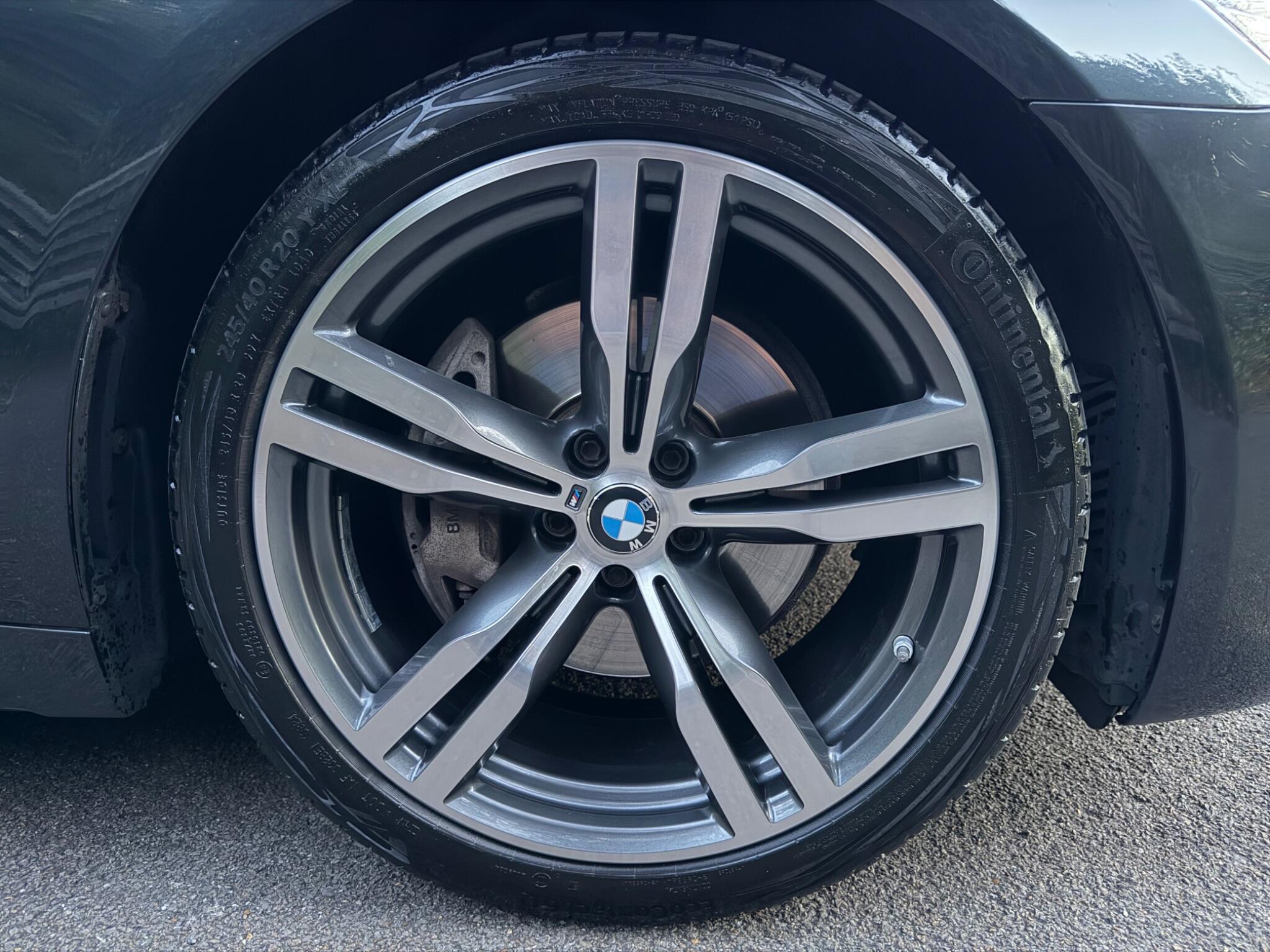 BMW 7 Series view 30