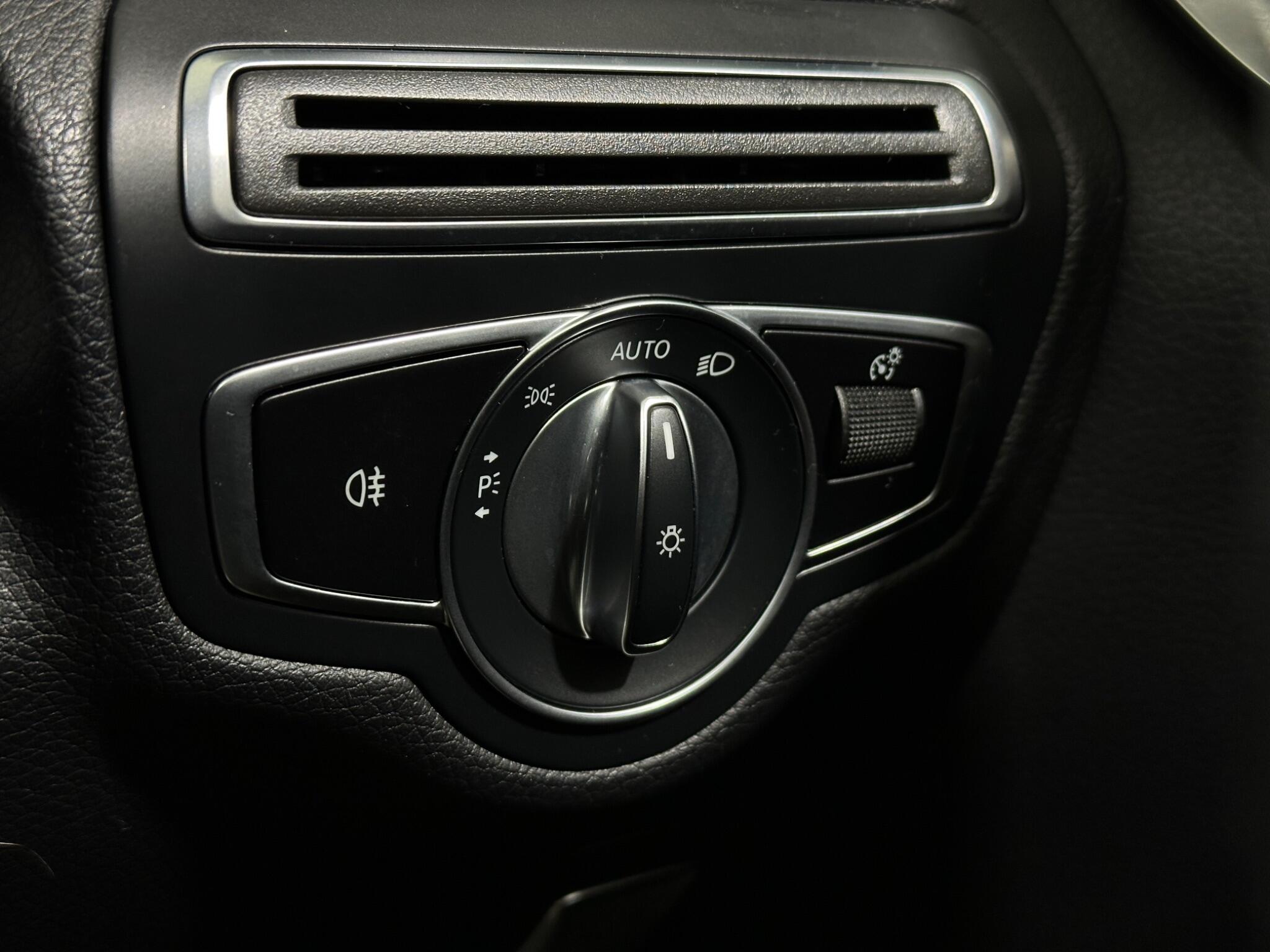 Mercedes-Benz C-Class view 18