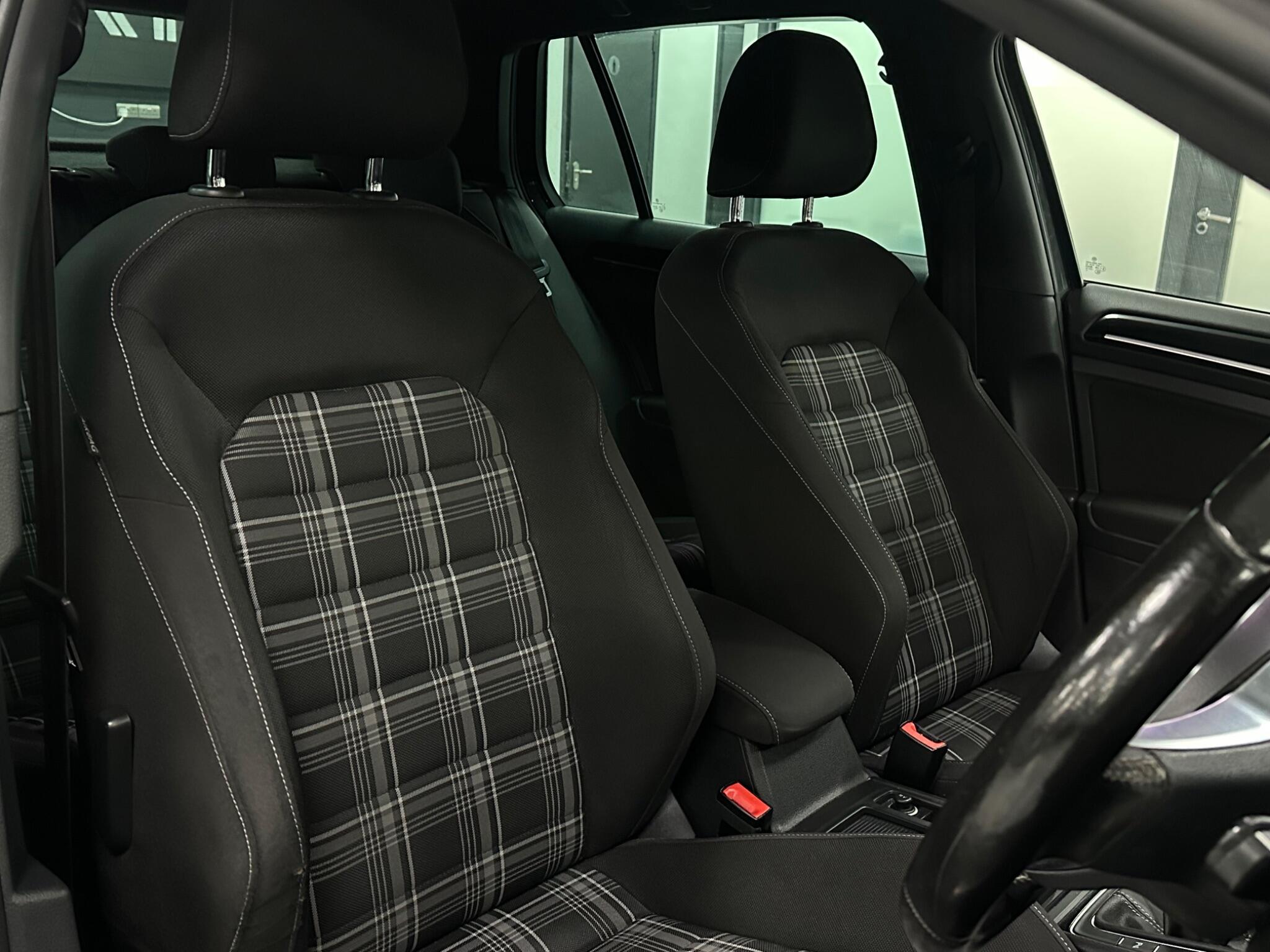 Volkswagen Golf view 22
