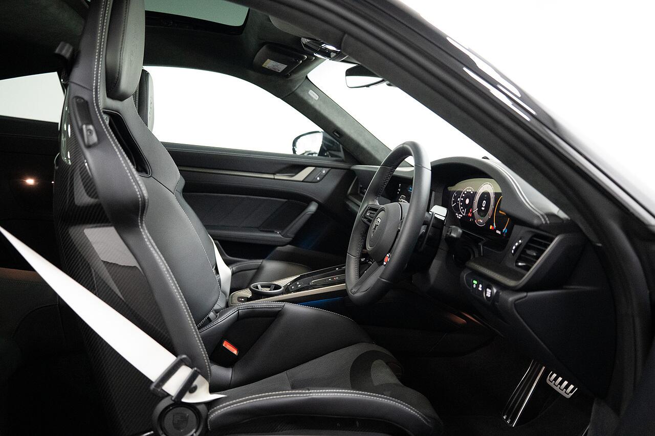 Porsche 911 view 4