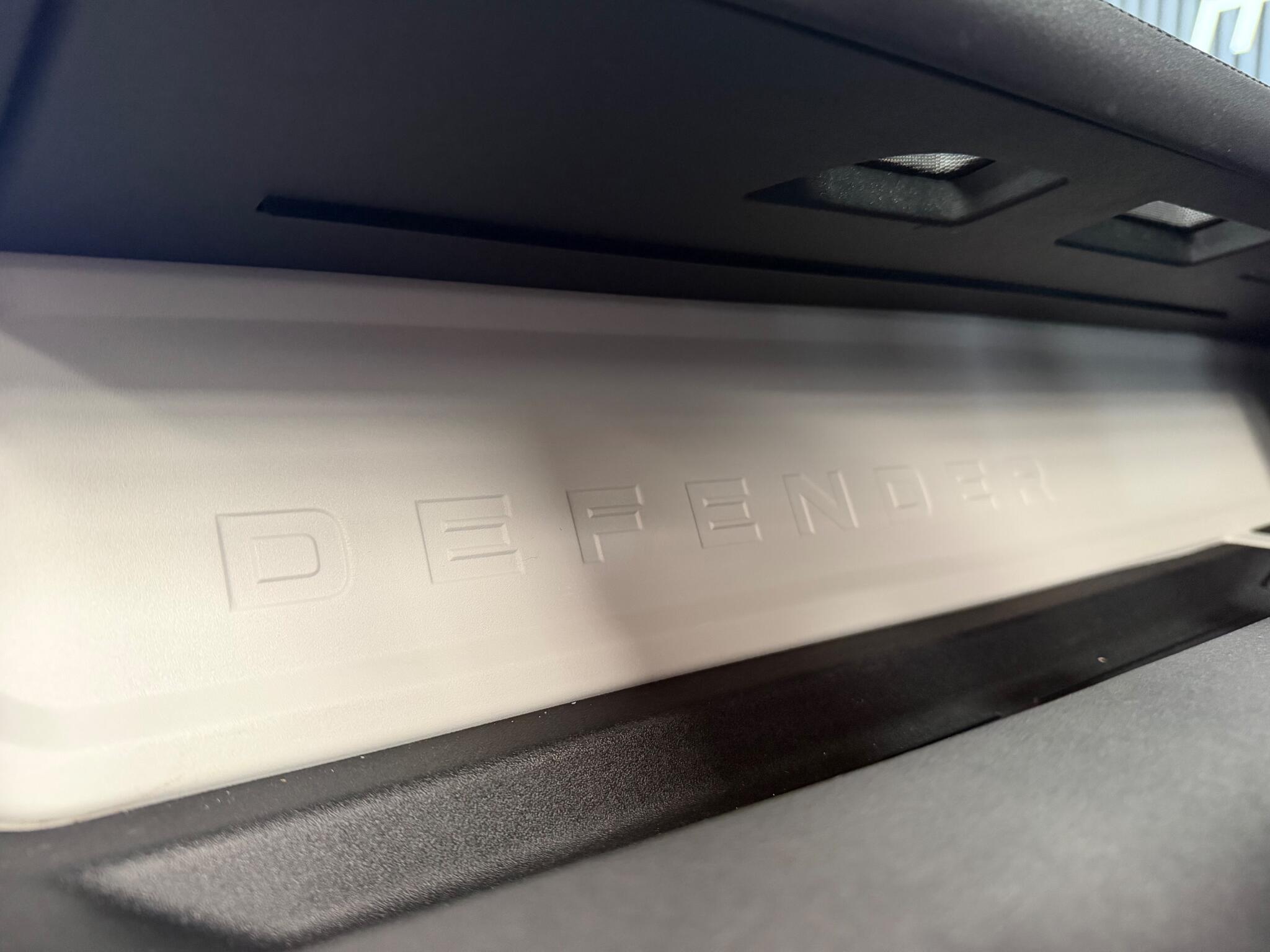Land Rover Defender view 56