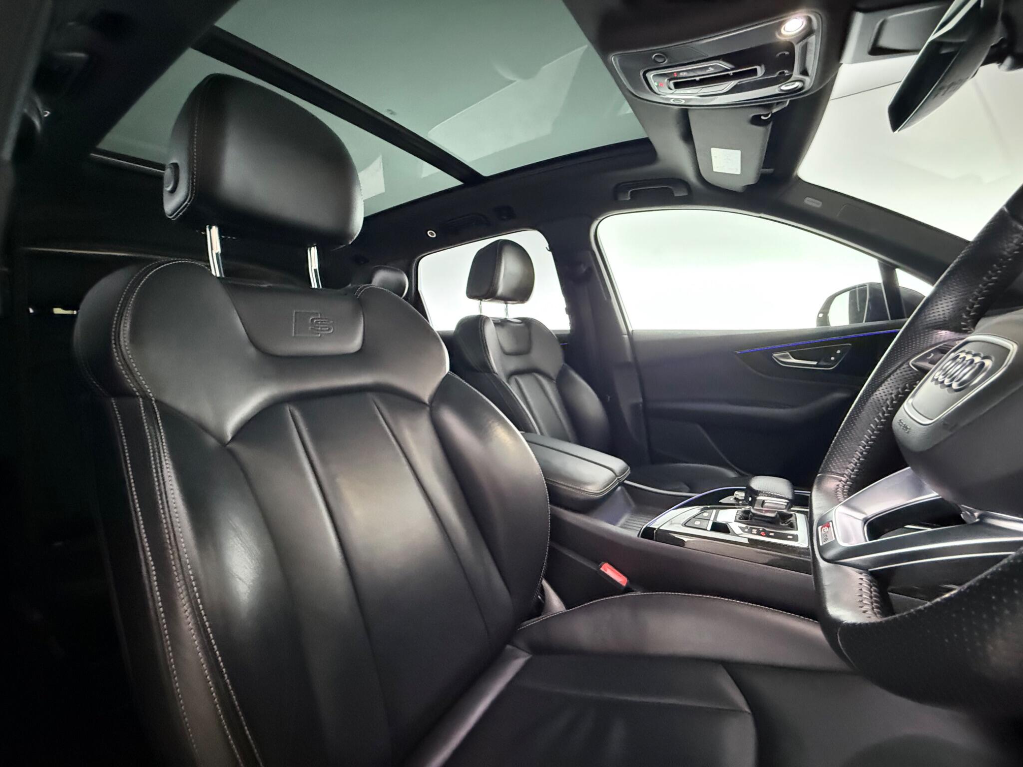 Audi Q7 view 31