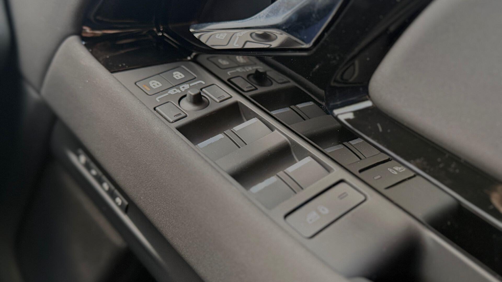 Land Rover Range Rover Evoque view 23