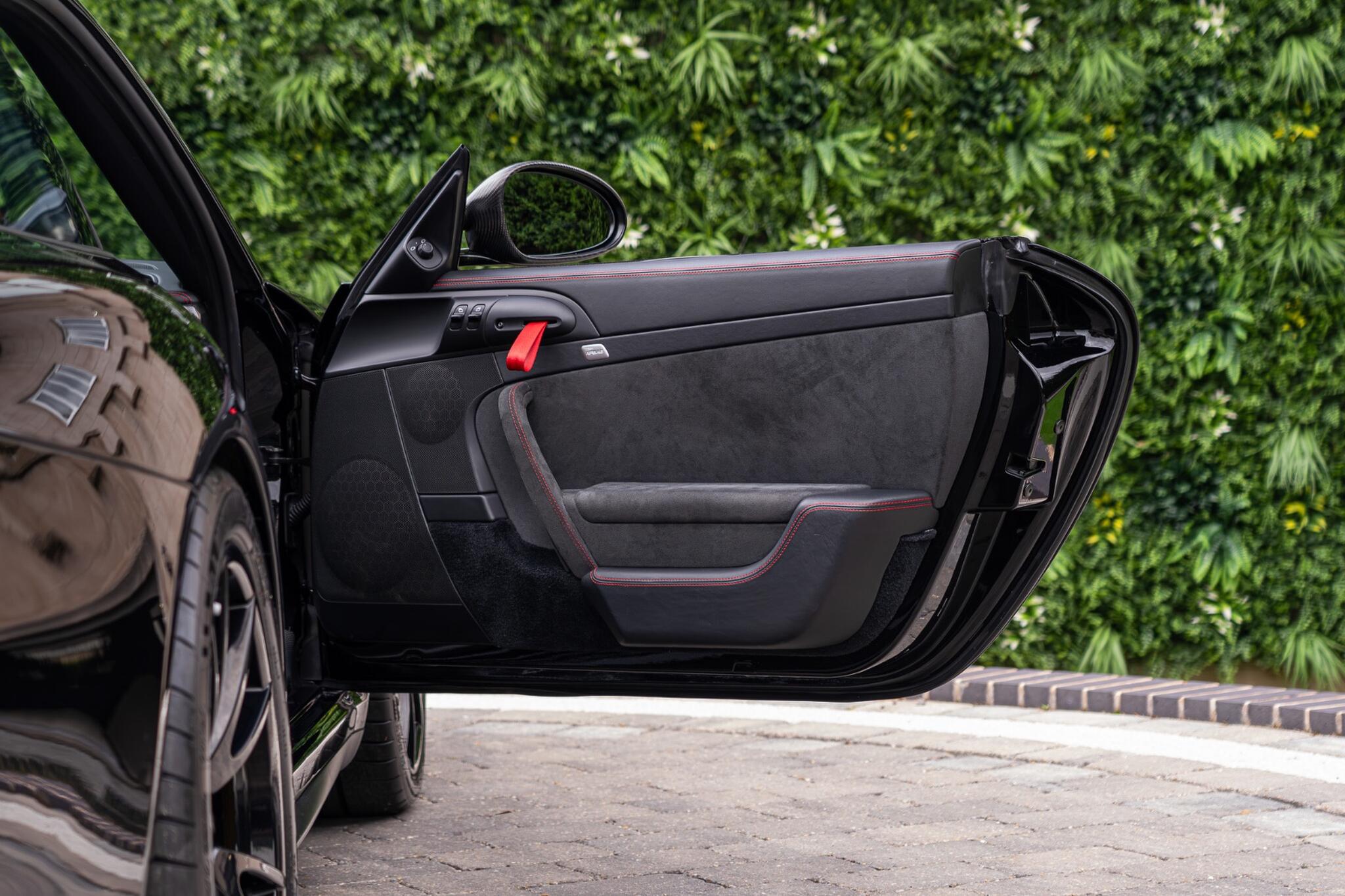 Porsche 911 view 12