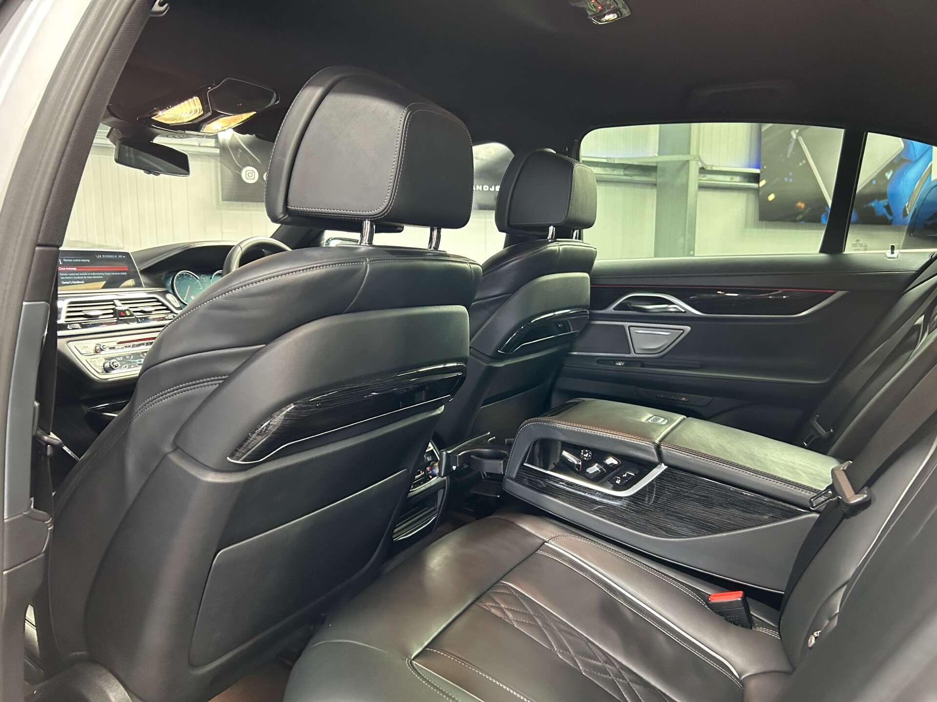 BMW 7 Series view 35