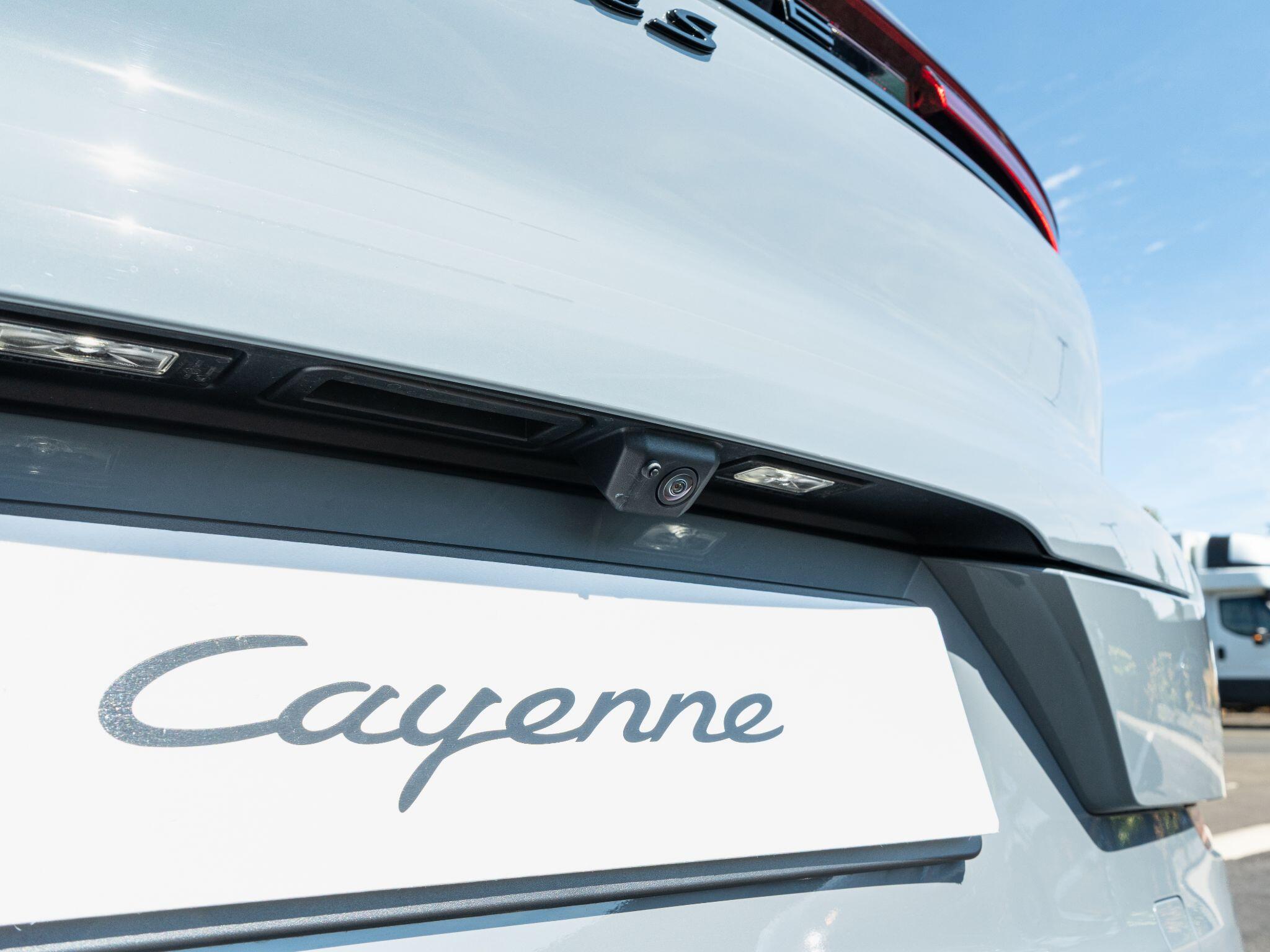 Porsche Cayenne view 19