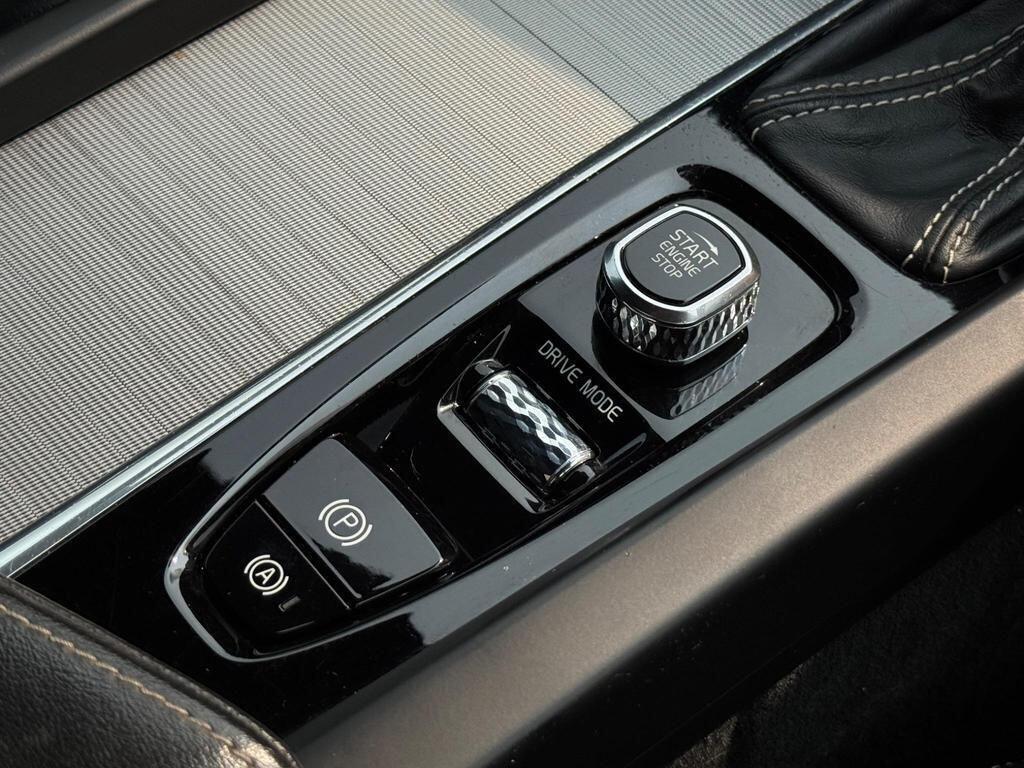 Volvo XC60 view 40