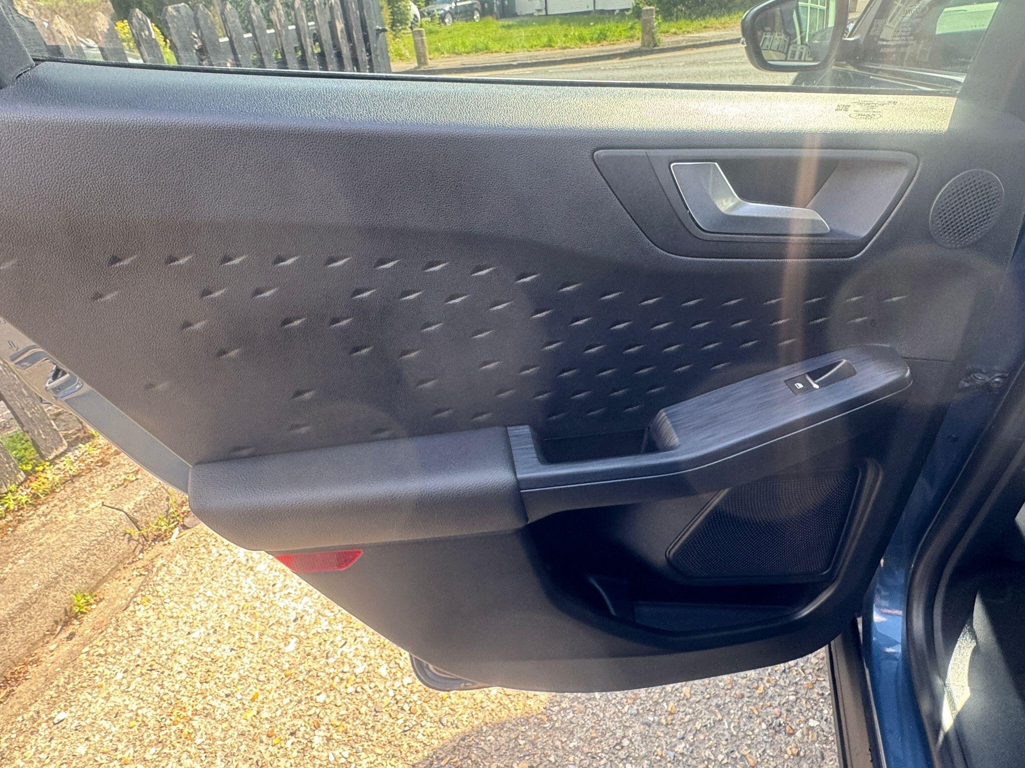Ford Kuga view 45