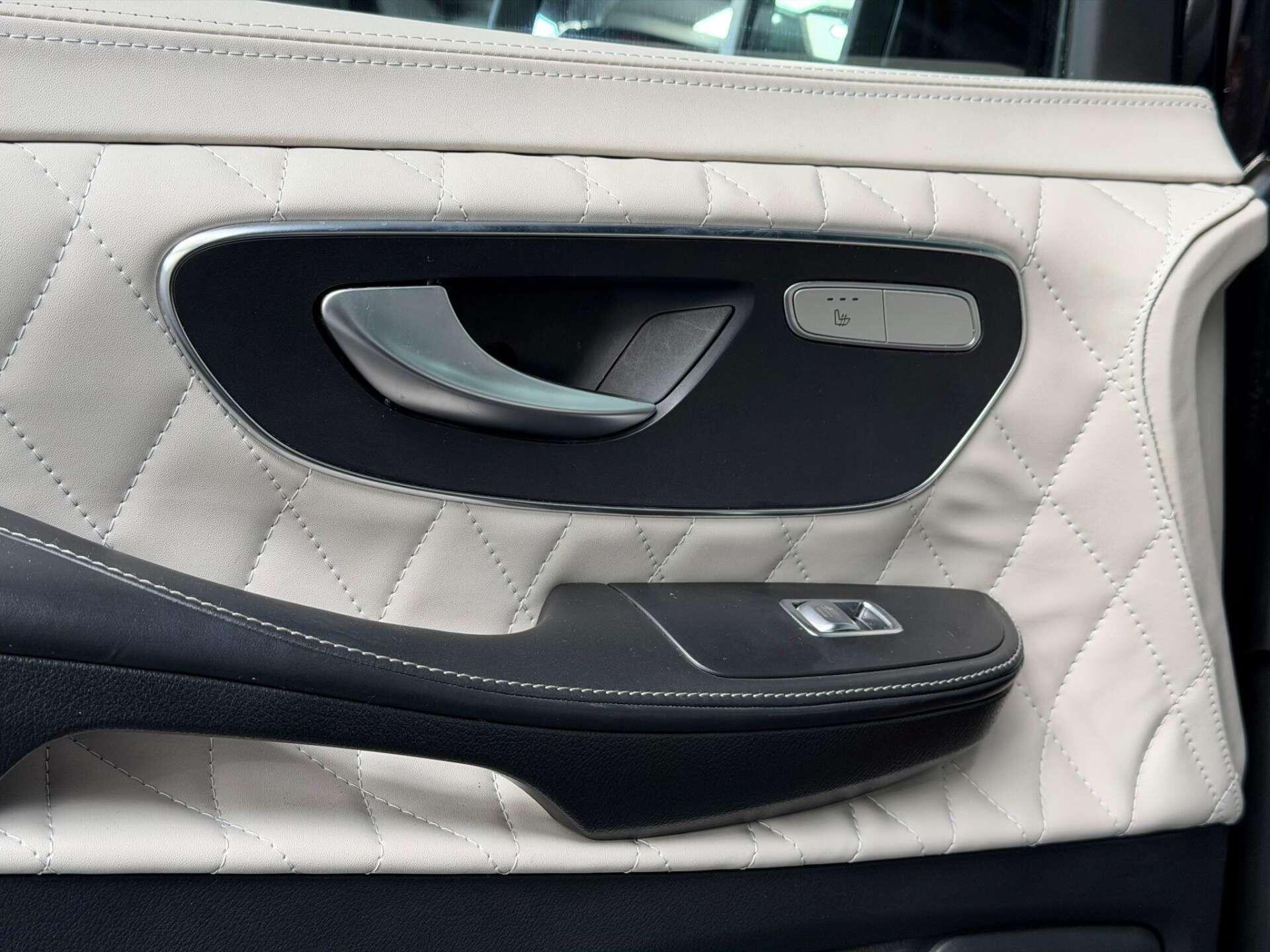 Mercedes-Benz V Class view 11