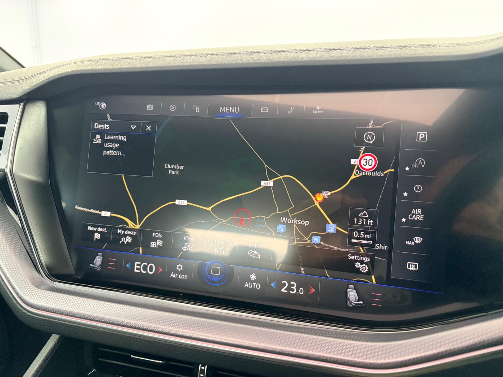 Volkswagen Touareg view 24